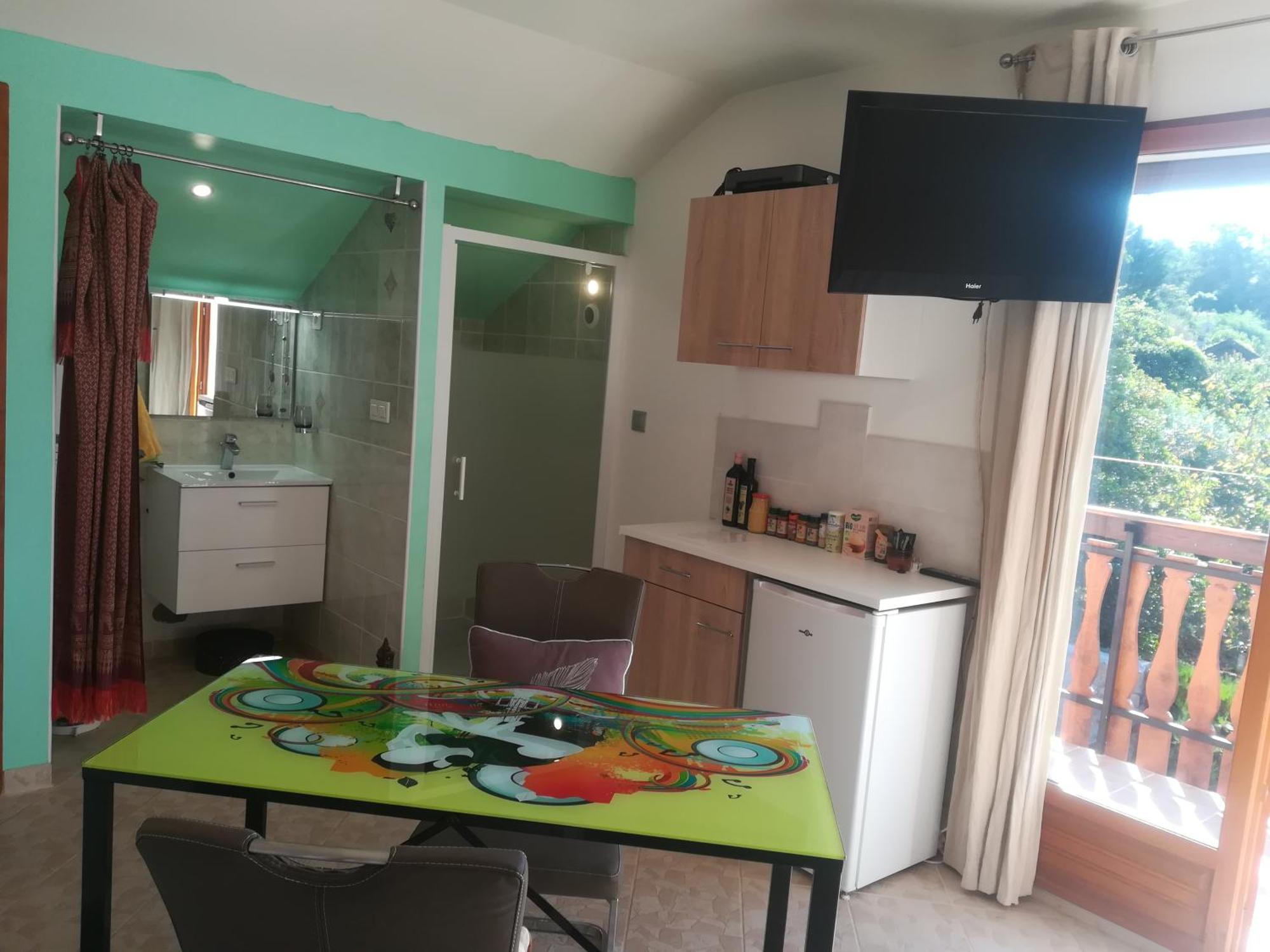 Appartement Avec Jacuzzi Hammam Sauna Privatise Au Rez De Chaussee Ds Maison A Voglans A 2 Kilometres Du Lac Du Bourget En Savoie Entre Chambery Et Aix Les Bains Cure Thermale Zimmer foto
