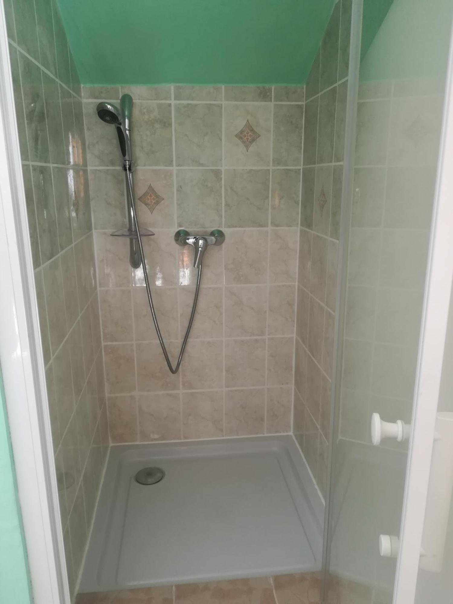 Appartement Avec Jacuzzi Hammam Sauna Privatise Au Rez De Chaussee Ds Maison A Voglans A 2 Kilometres Du Lac Du Bourget En Savoie Entre Chambery Et Aix Les Bains Cure Thermale Zimmer foto